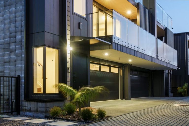 Photo of property in 18a Stratford Avenue, Milford, Auckland, 0620