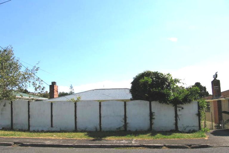 Photo of property in 9 Springside Place, New Lynn, Auckland, 0600