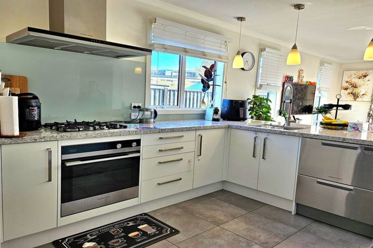 Photo of property in 3 Kamana Way, Kenepuru, Porirua, 5022