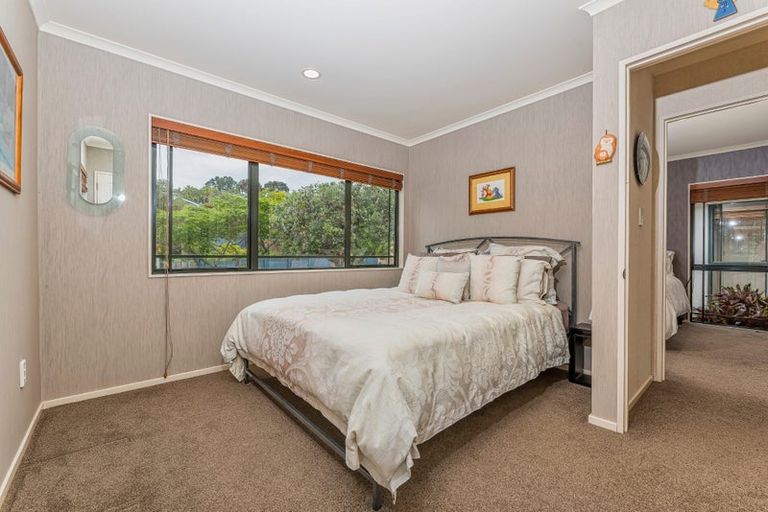 Photo of property in 15 Hogarth Rise, West Harbour, Auckland, 0618