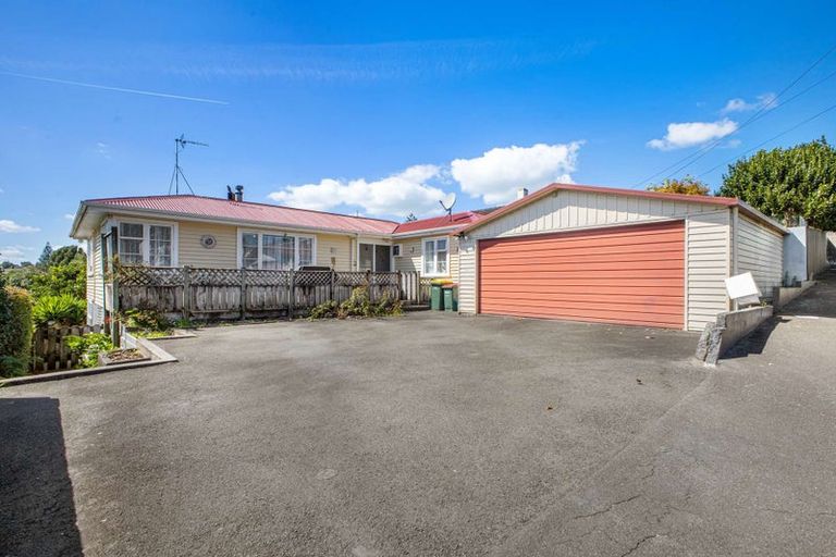 Photo of property in 24 Endeavour Street, Marfell, New Plymouth, 4310