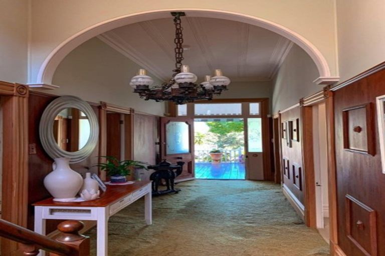 Photo of property in 5 Queen Street, Northcote Point, Auckland, 0627