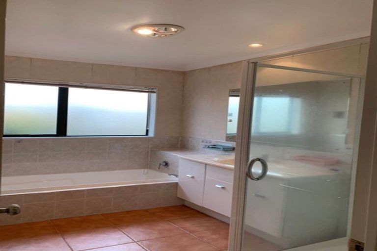 Photo of property in 21 Kilsyth Way, East Tamaki Heights, Auckland, 2016