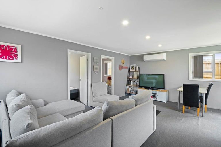 Photo of property in 8 Hyperion Drive, Randwick Park, Auckland, 2105