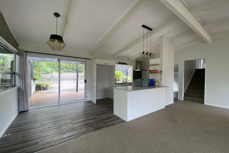 Photo of property in 74 Peach Road, Glenfield, Auckland, 0629