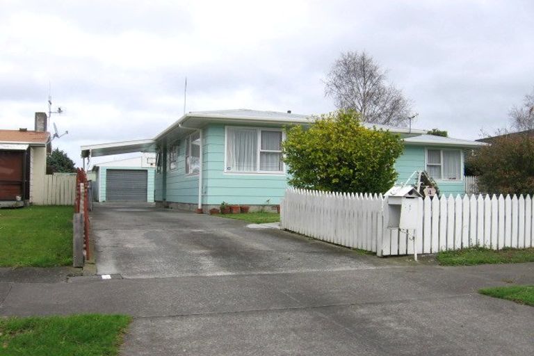 Photo of property in 4 Acacia Street, Kelvin Grove, Palmerston North, 4414