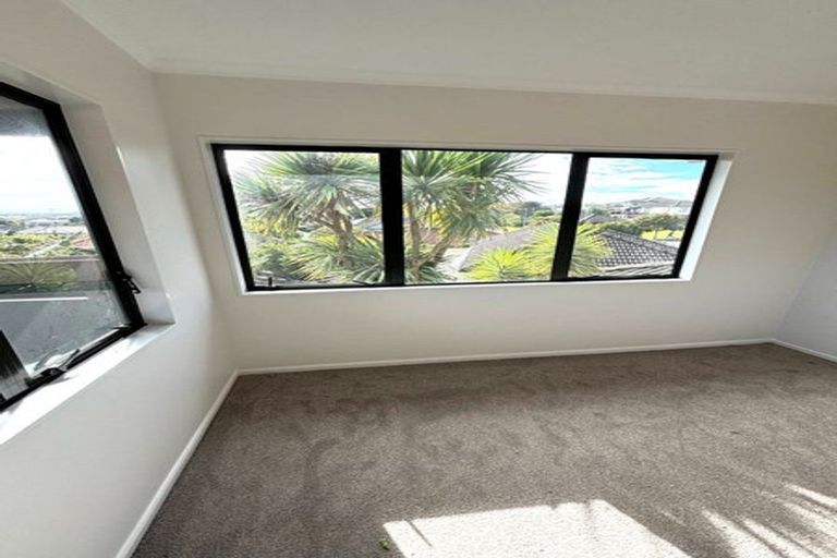Photo of property in 14 Arrowsmith Drive, Clover Park, Auckland, 2019