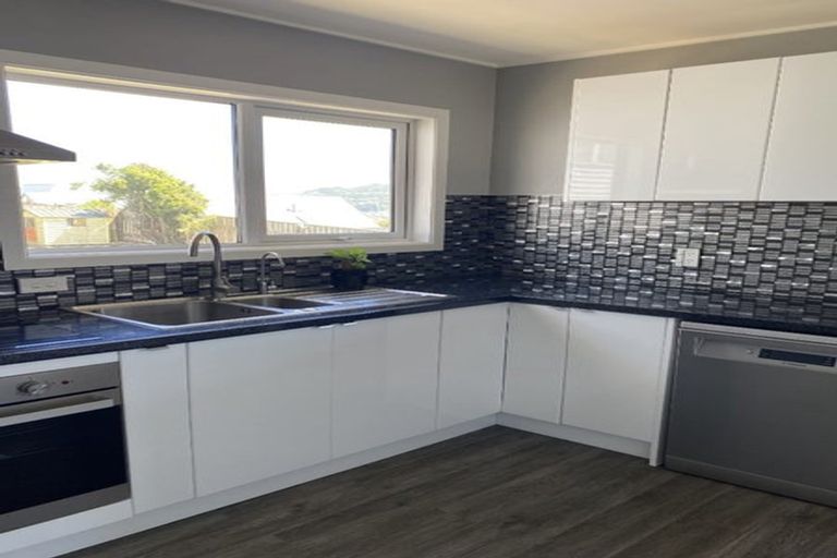 Photo of property in 7 Carluke Street, Paparangi, Wellington, 6037