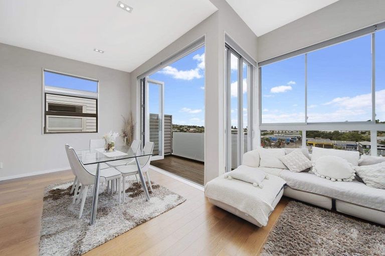 Photo of property in Wilk Heights, 15/8 Wilk Lane, Browns Bay, Auckland, 0630