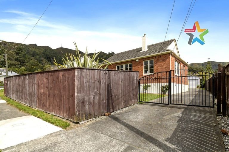 Photo of property in 16 Cleland Crescent, Naenae, Lower Hutt, 5011