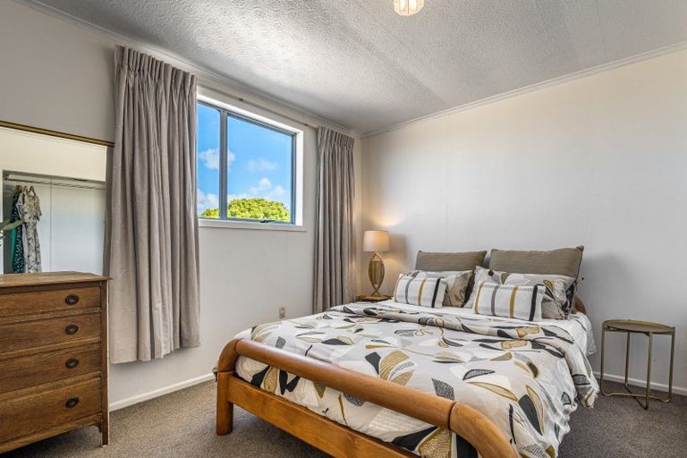 Photo of property in 69 Cornwallis Road, Cornwallis, Auckland, 0604