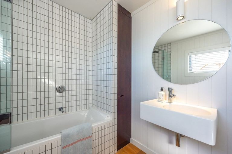 Photo of property in 10 Newton Road, Oneroa, Waiheke Island, 1081