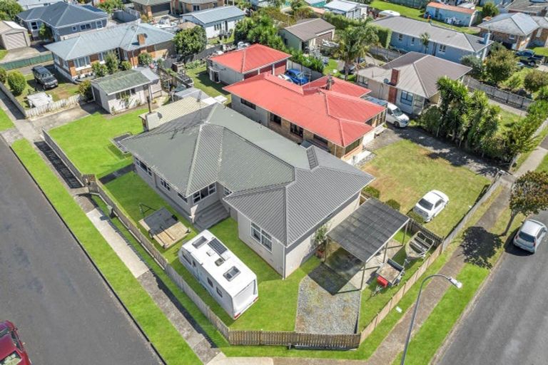 Photo of property in 13 Russell Avenue, Pukekohe, 2120