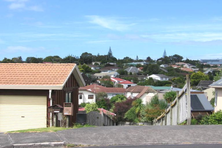 Photo of property in 1/56 Centorian Drive, Windsor Park, Auckland, 0632