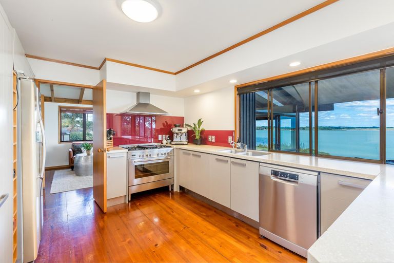 Photo of property in 33 St Annes Crescent, Wattle Downs, Auckland, 2103