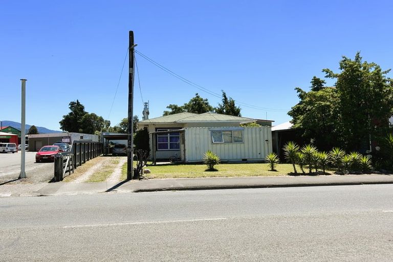 Photo of property in 17 Motupipi Street, Takaka, 7110