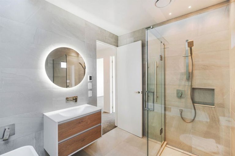 Photo of property in 1a Mcfaddens Road, St Albans, Christchurch, 8052