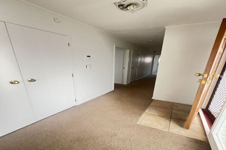 Photo of property in 124 Carnoustie Drive, Wattle Downs, Auckland, 2103