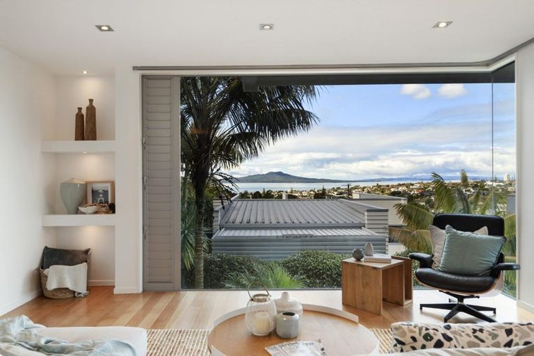 Photo of property in 49 Parr Terrace, Castor Bay, Auckland, 0620