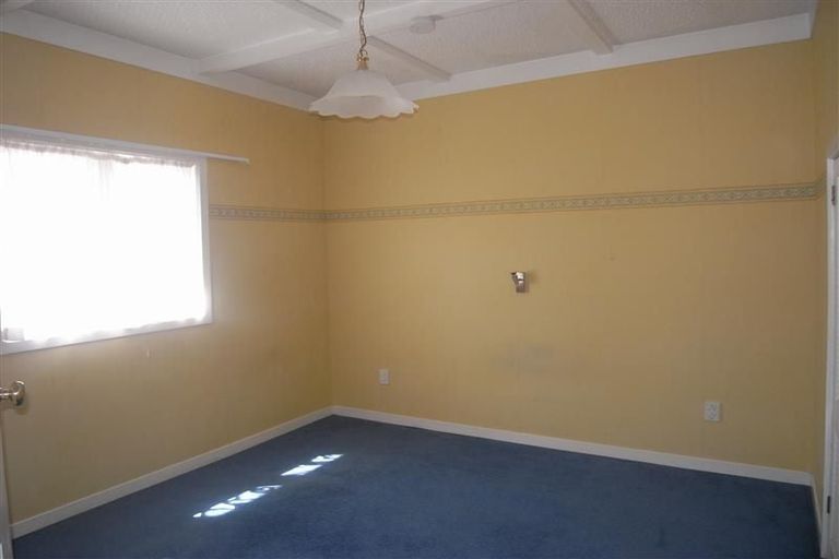 Photo of property in 37 Walmer Road, Point Chevalier, Auckland, 1022