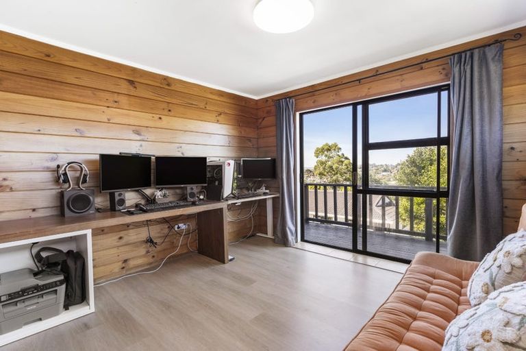 Photo of property in 2/24 Thalia Place, Totara Vale, Auckland, 0629