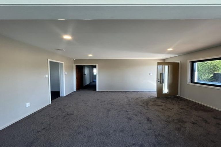 Photo of property in 135 Queenspark Drive, Parklands, Christchurch, 8083