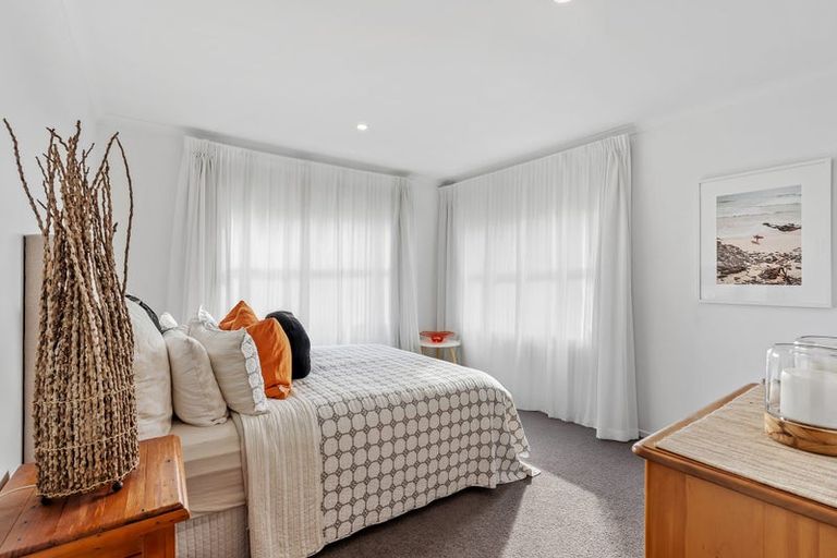 Photo of property in 9 Symes Drive, Red Beach, 0932