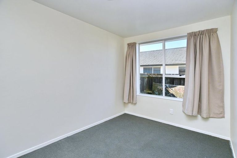 Photo of property in 2/5 Tamarisk Place, Parklands, Christchurch, 8083