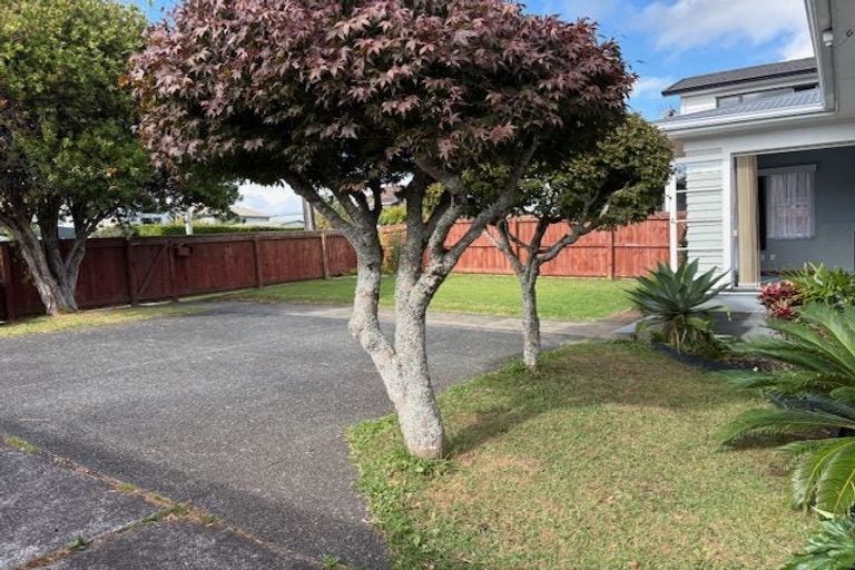 Photo of property in 15 Dakota Avenue, Beach Haven, Auckland, 0626