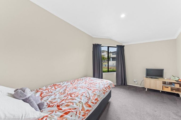 Photo of property in 10 Saint Ives Grove, Whalers Gate, New Plymouth, 4310