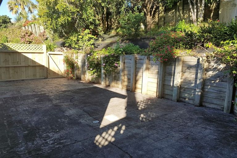 Photo of property in 14 Bonnard Place, West Harbour, Auckland, 0618