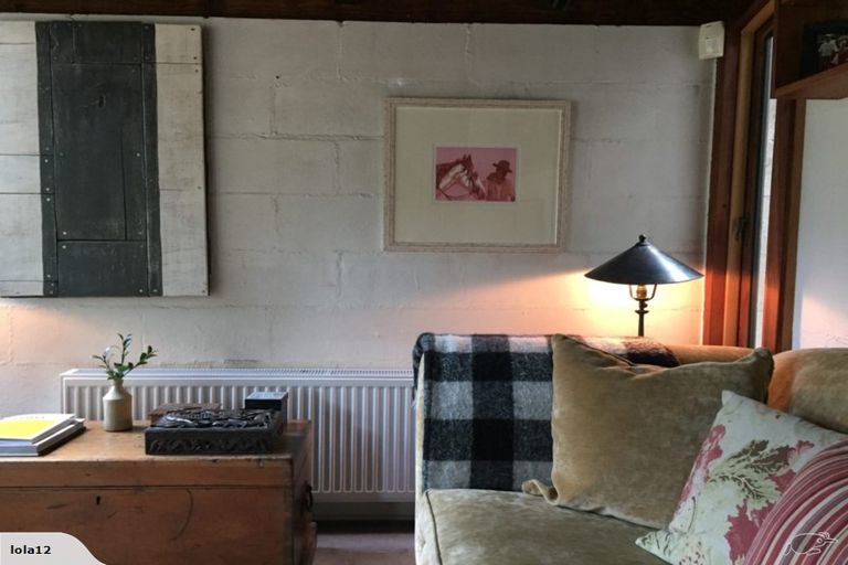 Photo of property in 86 Blue Mountains Road, Pinehaven, Upper Hutt, 5019