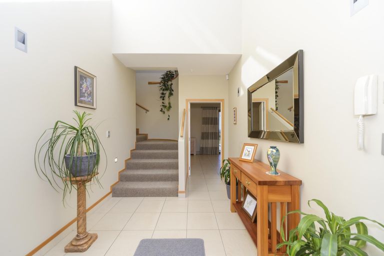 Photo of property in 27 The Strand, Fitzherbert, Palmerston North, 4410