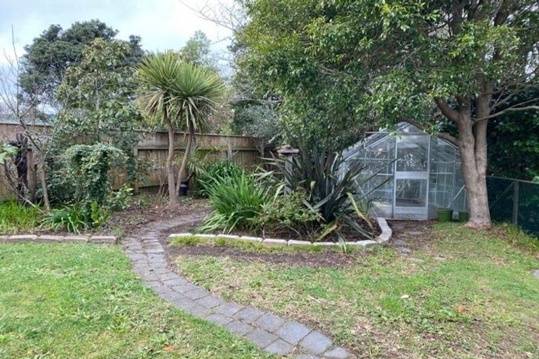 Photo of property in 16 Queens Road, Waikanae Beach, Waikanae, 5036