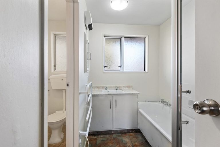 Photo of property in 2/64 Crofton Road, Harewood, Christchurch, 8051