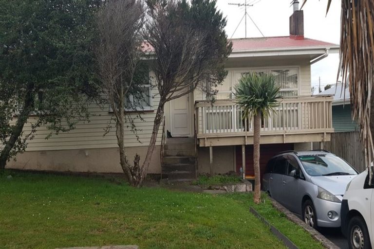 Photo of property in 40 Tahi Terrace, Glen Eden, Auckland, 0602