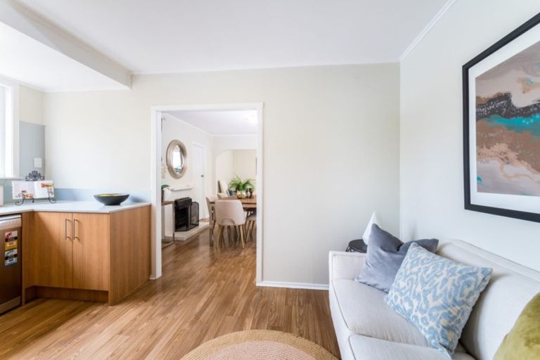 Photo of property in 75 Selwyn Crescent, Forrest Hill, Auckland, 0620