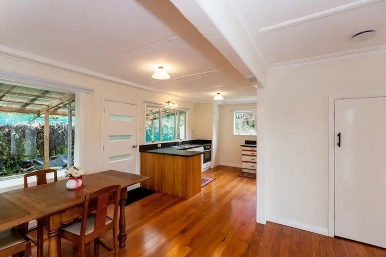Photo of property in 13a Seaview Road, Marfell, New Plymouth, 4310
