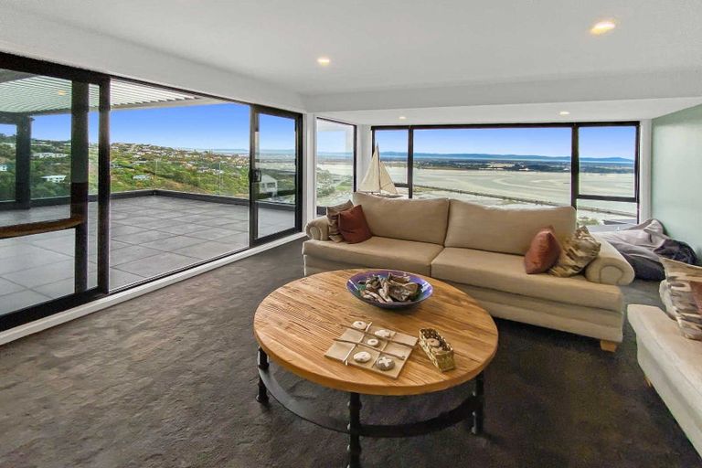 Photo of property in 11b Inverness Lane, Redcliffs, Christchurch, 8081