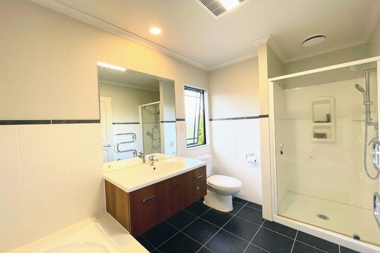 Photo of property in 12 Oakville Avenue, Flat Bush, Auckland, 2016