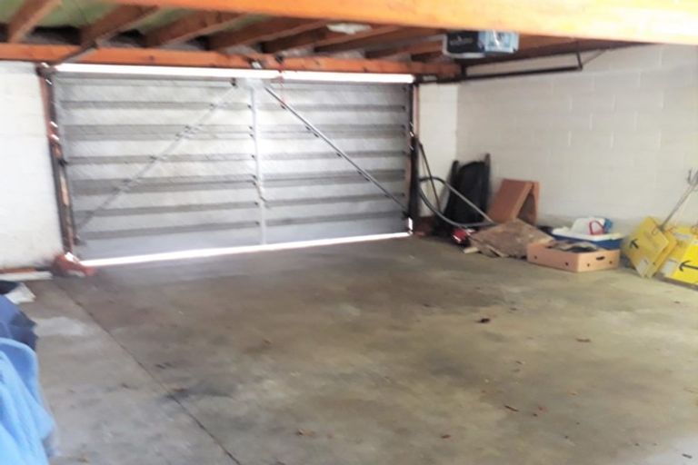 Photo of property in 12 Norfolk Rise, Waiuku, 2123