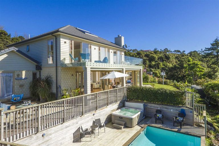 Photo of property in 121 Wade River Road, Stanmore Bay, Whangaparaoa, 0932