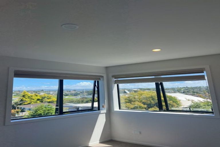 Photo of property in 35c Cedar Heights Avenue, Massey, Auckland, 0614