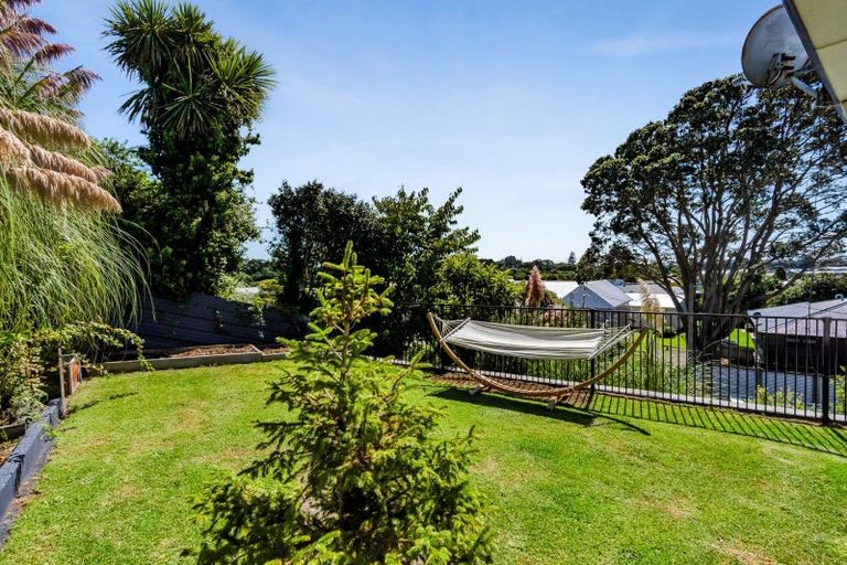 Photo of property in 52 Queens Road, Glen Avon, New Plymouth, 4312