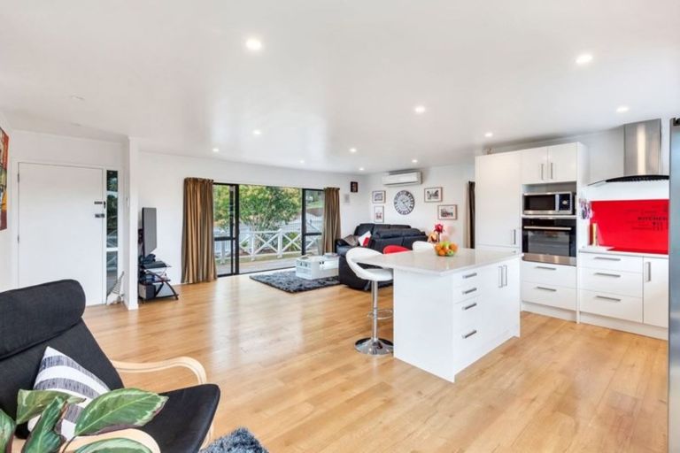 Photo of property in 50 Rhinevale Close, Henderson, Auckland, 0612