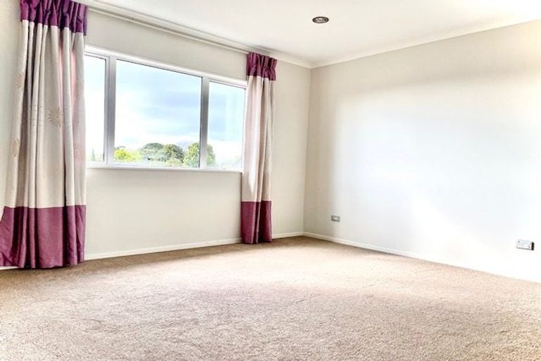 Photo of property in 66a Hutchinsons Road, Bucklands Beach, Auckland, 2014