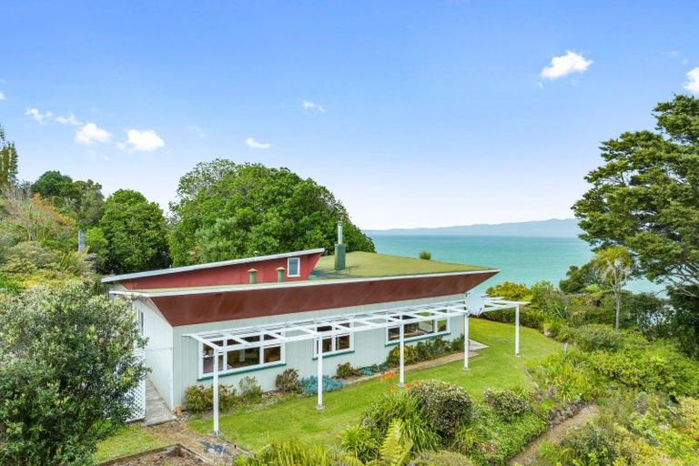 Photo of property in 30 Manganese Point Road, Tamaterau, Whangarei, 0174