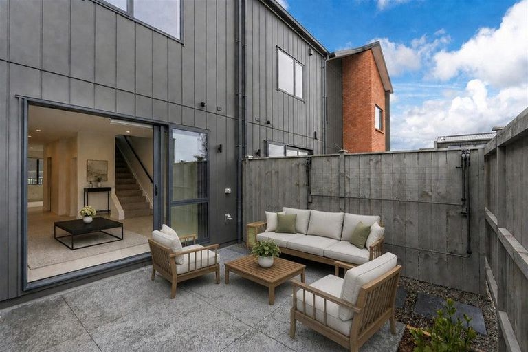 Photo of property in 41 Juniper Drive, Rosehill, 2113