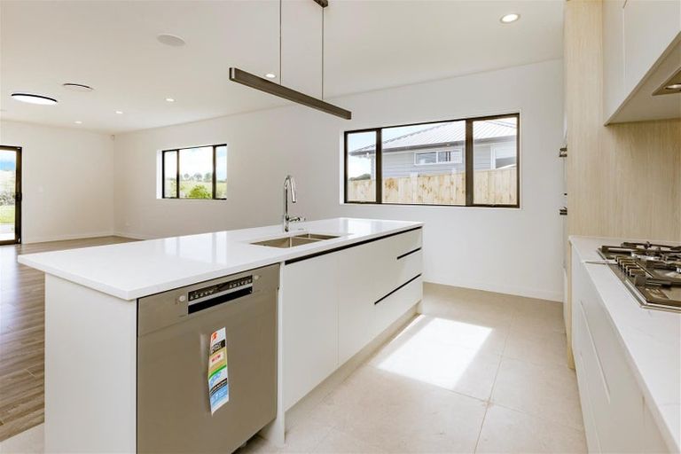 Photo of property in 1 Hutukawa Drive, Beachlands, Auckland, 2018
