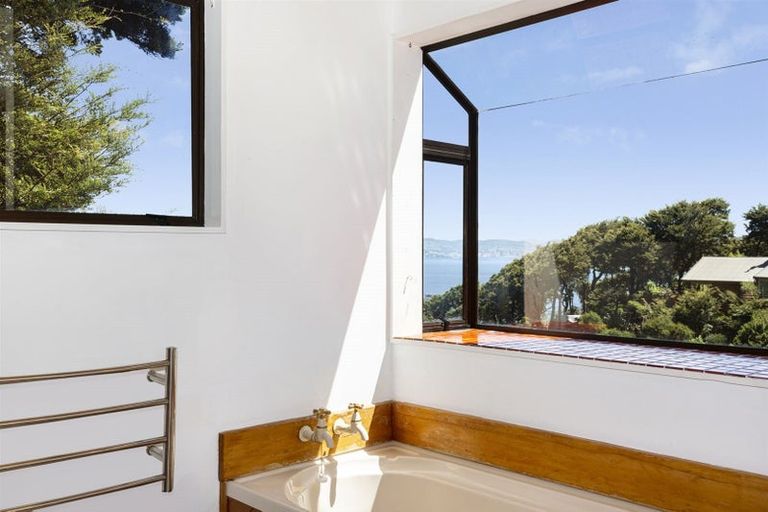 Photo of property in 30 Ngaumatau Road, Point Howard, Lower Hutt, 5013